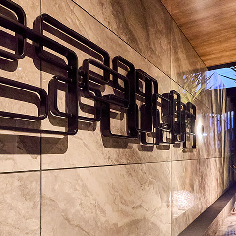 ラグジュアリーモダンの外構施工事例