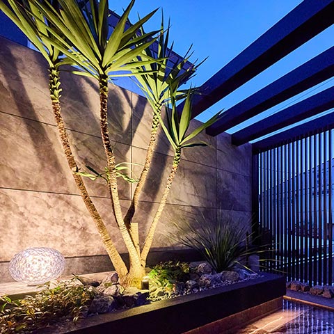 ラグジュアリーモダンの外構施工事例